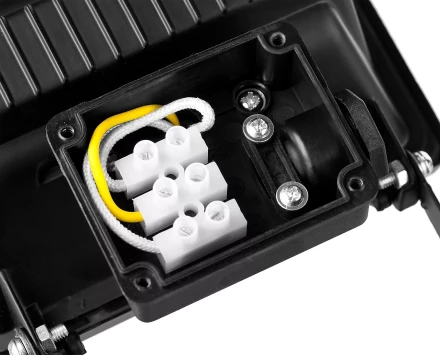 Прожектор STAYER &quot;MASTER&quot; MAXLight галогенный, с дугой крепления под установку, черный, 150Вт 57101-B купить в Нягани