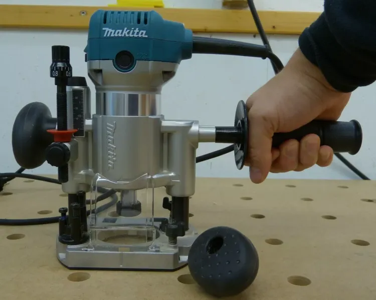 Фрезер Makita RT0700CX2 купить в Нягани