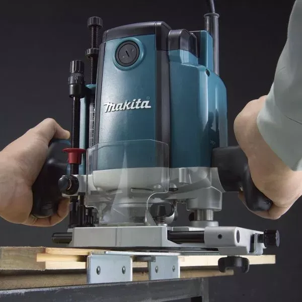 Фрезер Makita RP1801F купить в Нягани