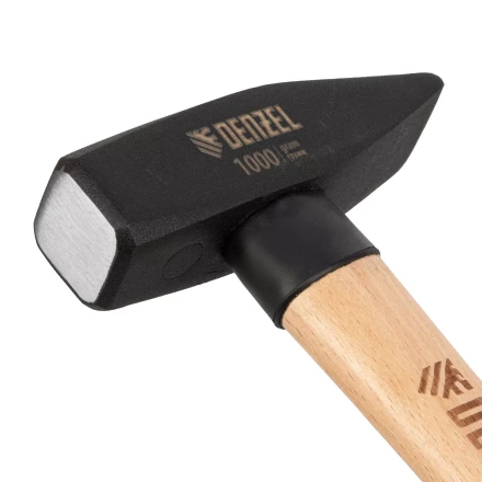 Молоток слесарный, 1000 г Denzel, кованый квадратный боек, буковая рукоятка 10437 купить в Нягани