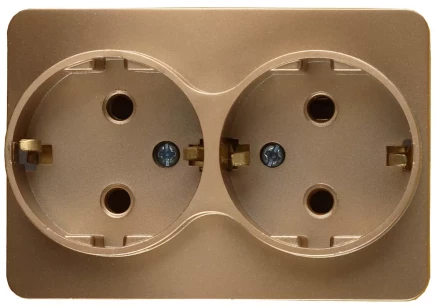 Розетка СВЕТОЗАР &quot;ГАММА&quot; с заземлением, двойная, без вставки и рамки, цвет золотой металлик, 16А/~250В SV-54107-GM купить в Нягани