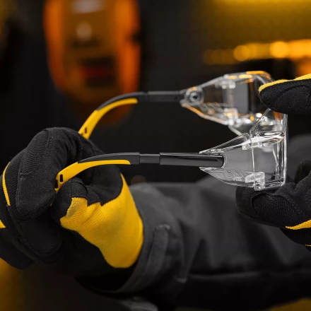 Очки защитные открытые Denzel 89201, поликарбонатные, увеличенная прозрачная линза,  регулируемые дужки купить в Нягани