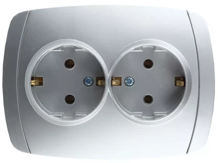Розетка СВЕТОЗАР &quot;АКЦЕНТ&quot; двойная в сборе, с заземлением, цвет серебристый металлик, 16А/~250В SV-54207-SM купить в Нягани