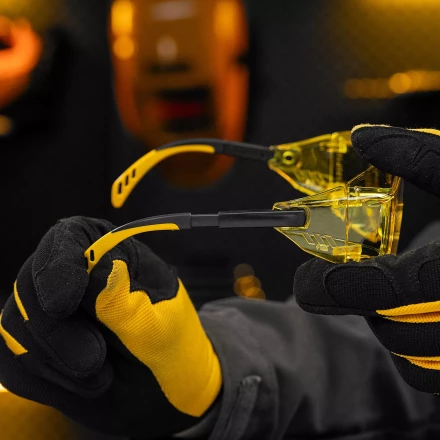 Очки защитные открытые Denzel 89202, поликарбонатные, увеличенная желтая линза, регулируемые дужки купить в Нягани