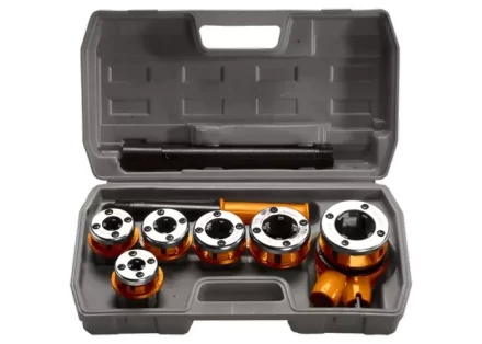 Набор клуппов 1/4-1,25 с трещеточным плашкодержателем SPARTA 773357 купить в Нягани