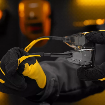 Очки защитные открытые Denzel 89203, поликарбонатные, увеличенная дымчатая линза, регулируемые дужки купить в Нягани