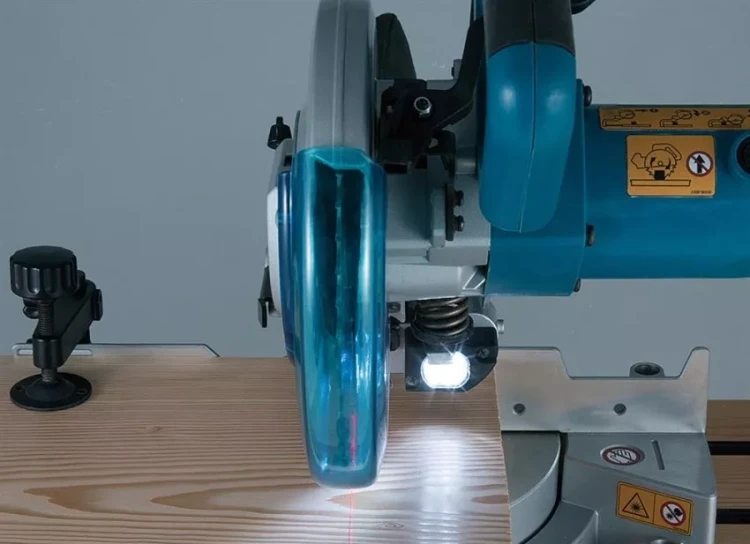 Пила торцовая Makita LS0815FLN купить в Нягани
