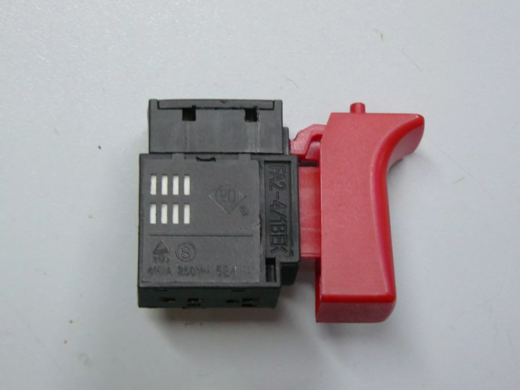 Выключатель FA2-4/1 BEK 4(4)A 250V~ 5E4 V000-000-677 купить в Нягани