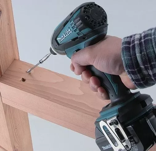 Аккумуляторная дрель -шуруповерт Makita DTD146RFE купить в Нягани